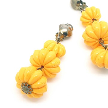 Long canary yellow dangle earrings with plastic pumpkin-like beads - Bliinkt
