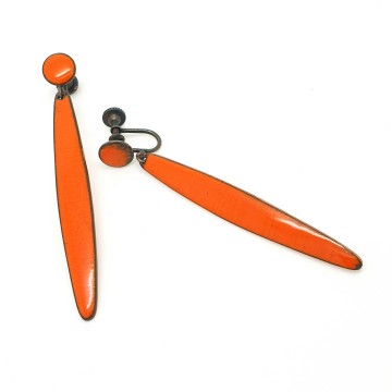 Long orange enamel dangle earrings 60s/70s - Bliinkt