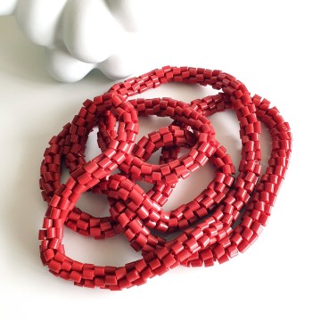 Long weighty necklace with tube shaped coral red glass beads - Bliinkt
