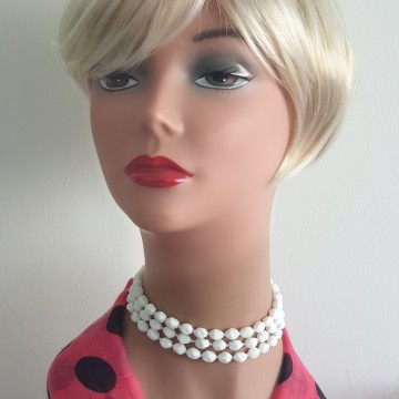 Long necklace with white irregular glass beads, 128 cm - Bliinkt