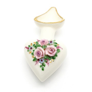 Ludmilla porceleinen vaasbroche 1965