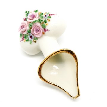 Ludmilla porceleinen vaasbroche 1965