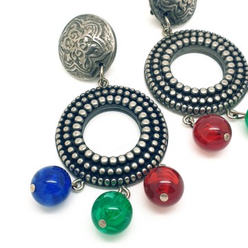 Made in Italy - huge metal coloured 80s earrings with green red and blue bead - Bliinkt