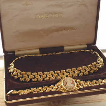 Majestic Cameo set 22 KT goldplated