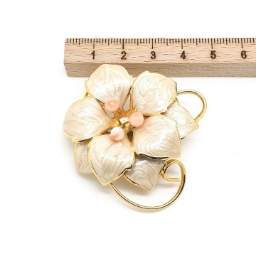 Marbled ivory enamelled flower brooch with pink beads - Bliinkt