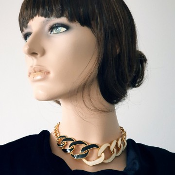 Monet - Goldtone link necklace with large white and black enamelled links - Bliinkt