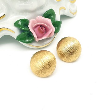 Monet - goldtone brushed button earrings - Bliinkt