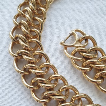 Monet chunky goldtone chain necklace with fold over clasp - Bliinkt