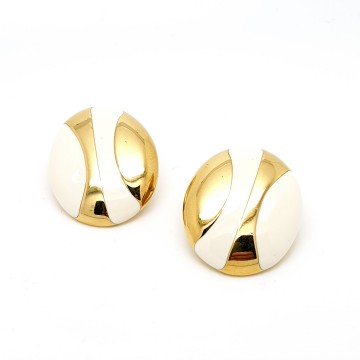 Monet crème goudkleurige oorbellen