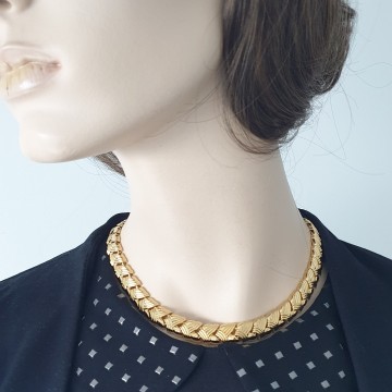 Monet - Classic short goldtone necklace - Bliinkt