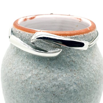 Monet - flexible silvertone bracelet with - Bliinkt