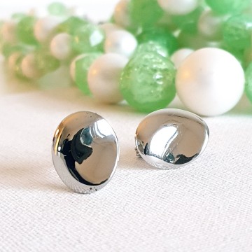 Monet - shiny silvertone wavy earrings - Bliinkt