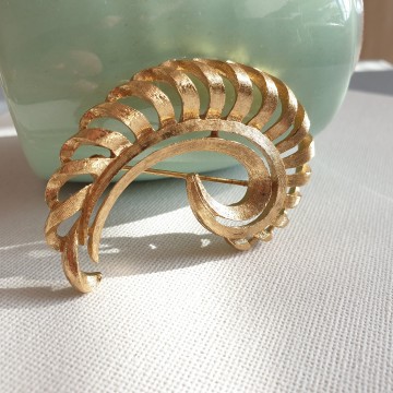 Monet - goldtone brushed brooch