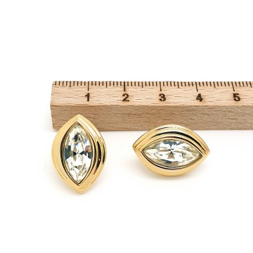 Monet - catseye stud earrings with crystal glass stone - Bliinkt