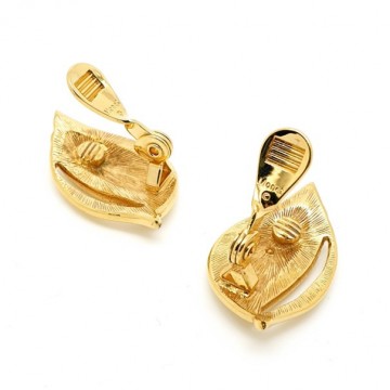 Monet - goldtone cream enamelled earrings - Bliinkt