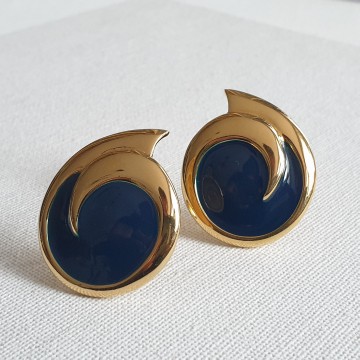 Monet goldtone dark blue enamel earrings - Bliinkt