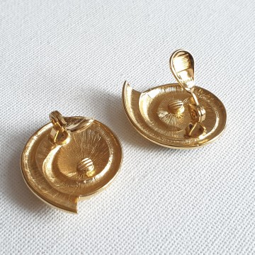 Monet goldtone dark blue enamel earrings - Bliinkt