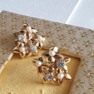 Monet goldtone earrings with clear strass and faux pearls