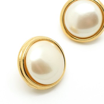 Monet goldtone faux pearl earrings - Bliinkt