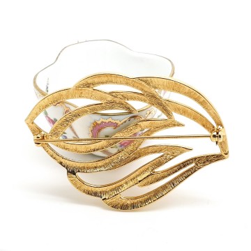 Monet - goldtone open work leaf brooch - Bliinkt