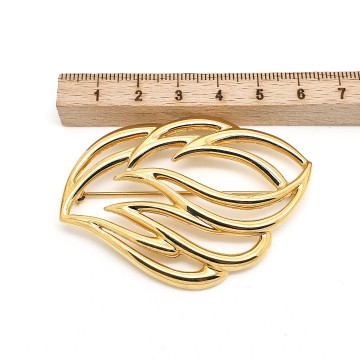 Monet - goldtone open work leaf brooch - Bliinkt