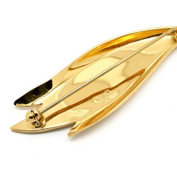 Monet goldtone textured leaf brooch signed