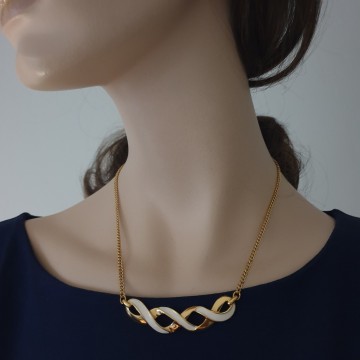 Monet goldtone white enamelled necklace - Bliinkt