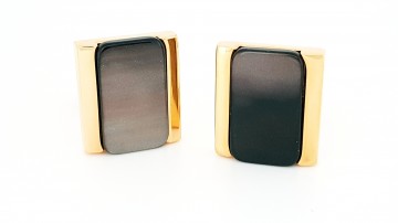 Monet goudkleurige clipsoorbellen met  bruine steen 80s 90s