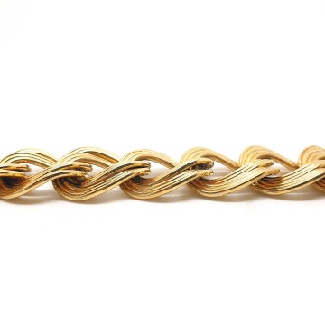 Monet goldtone double link chain necklace - Bliinkt