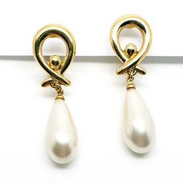 Monet goudkleurige pareloorbellen glamour