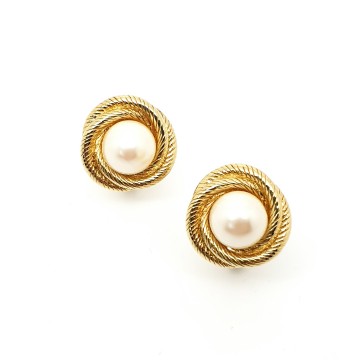 Monet goudkleurige pareloorbellen