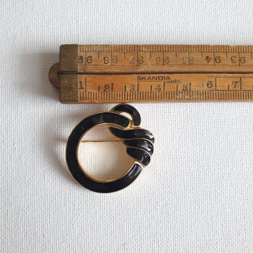 Monet goldtone brooch black enamel