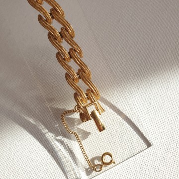 Monet goudkleurige schakMonet goldtone link bracelet with safety chain - Bliinktlarmband met klapslotje en veiligheidskettinkje signed   bliinkt