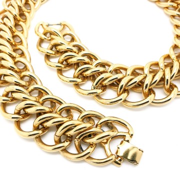 Monet chunky goldtone chain necklace with fold over clasp - Bliinkt