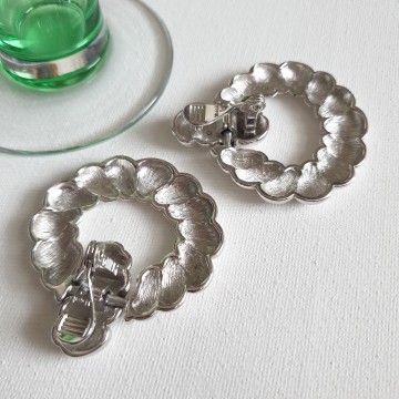 Monet huge silvertone doorknocker earrings - Bliinkt