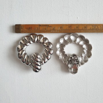 Monet huge silvertone doorknocker earrings - Bliinkt
