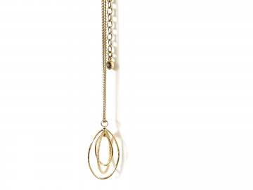 Monet kettinkje met hanger een combinatie van geborstelde en gladde ovaaltjes hangend