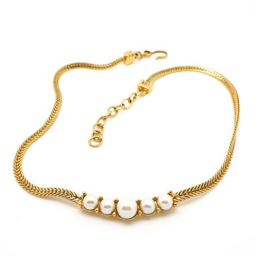 Monet - short goldtone necklace with faux pearls - Bliinkt