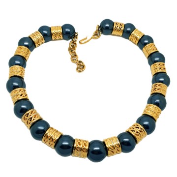 Monet - short necklace with faux dark grey pearls and goldtone spacers - Bliinkt