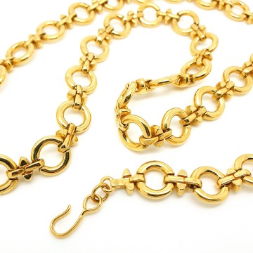 Monet - long goldtone necklace with round links and signed hook closure - Bliinkt