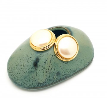 Monet goldtone faux pearl earrings - Bliinkt