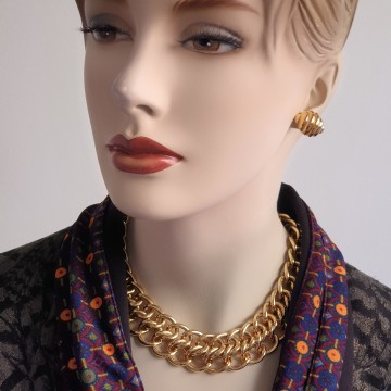 Monet chunky goldtone chain necklace with fold over clasp - Bliinkt