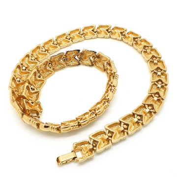 Monet - Classic short goldtone necklace - Bliinkt