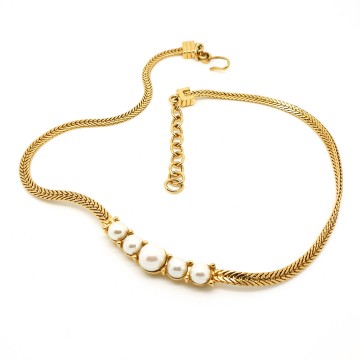 Monet - short goldtone necklace with faux pearls - Bliinkt
