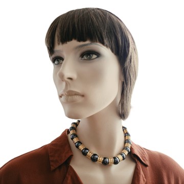 Monet - short necklace with faux dark grey pearls and goldtone spacers - Bliinkt