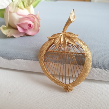 Monet - Spinnerets - wired 60's fruit brooch - Bliinkt