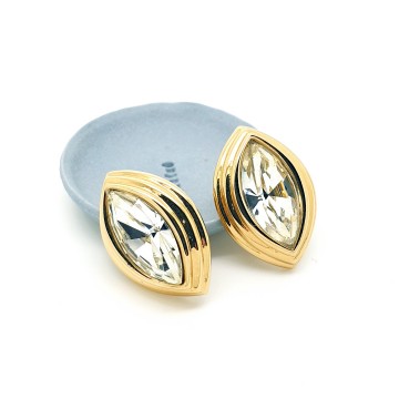 Monet - catseye stud earrings with crystal glass stone - Bliinkt