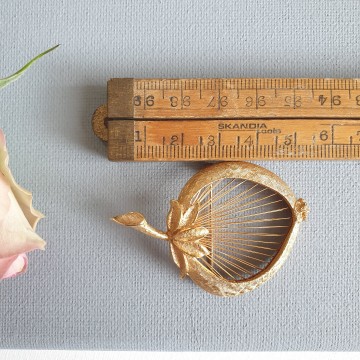 Monet - Spinnerets - wired 60's fruit brooch - Bliinkt