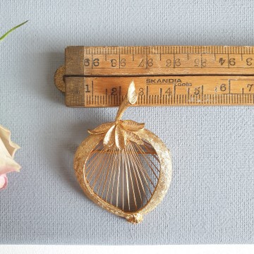 Monet - Spinnerets - wired 60's fruit brooch - Bliinkt