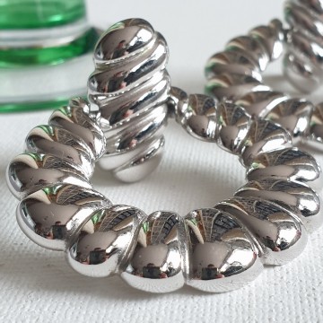 Monet huge silvertone doorknocker earrings - Bliinkt